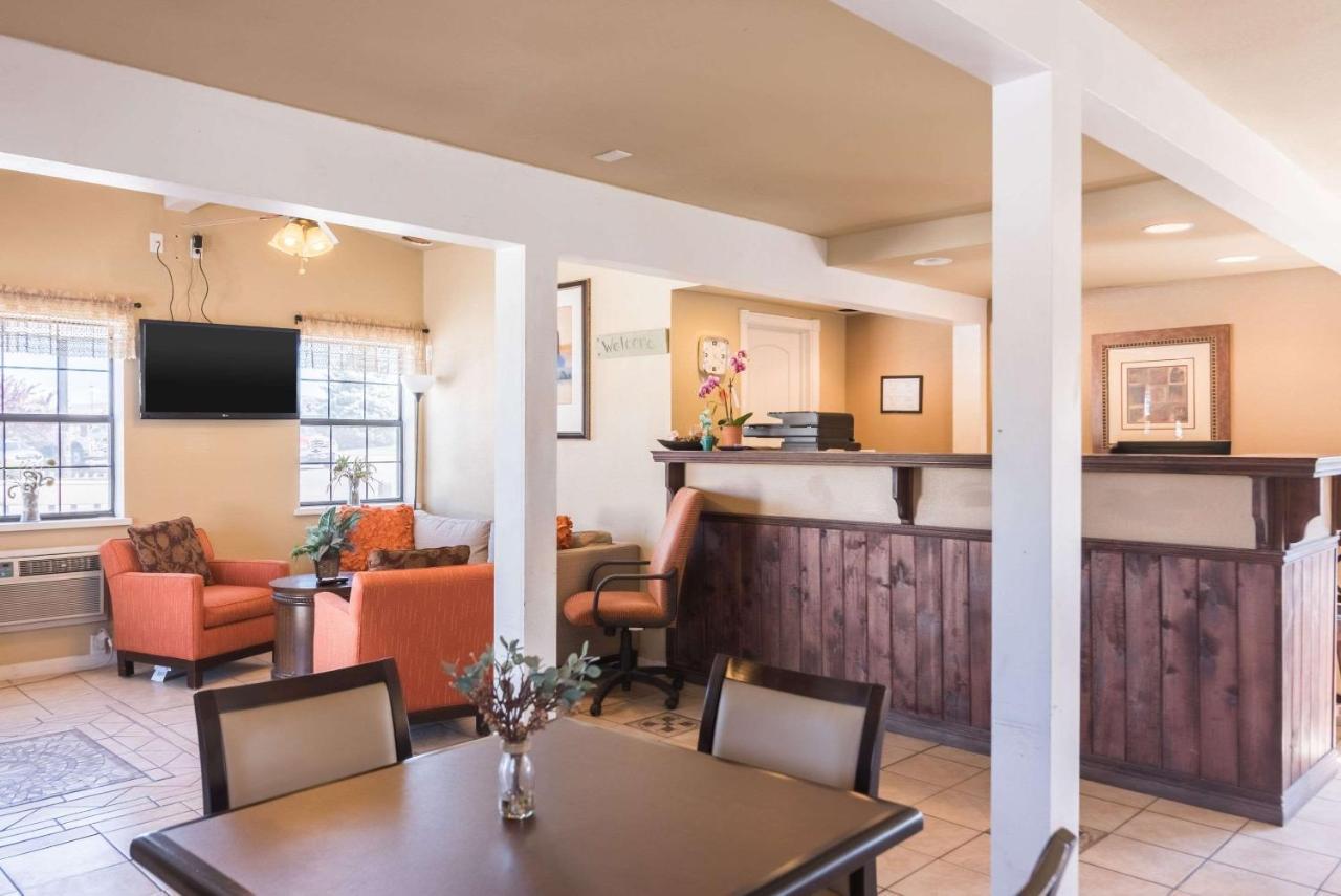 1St Interstate Inn Монтроз Экстерьер фото
